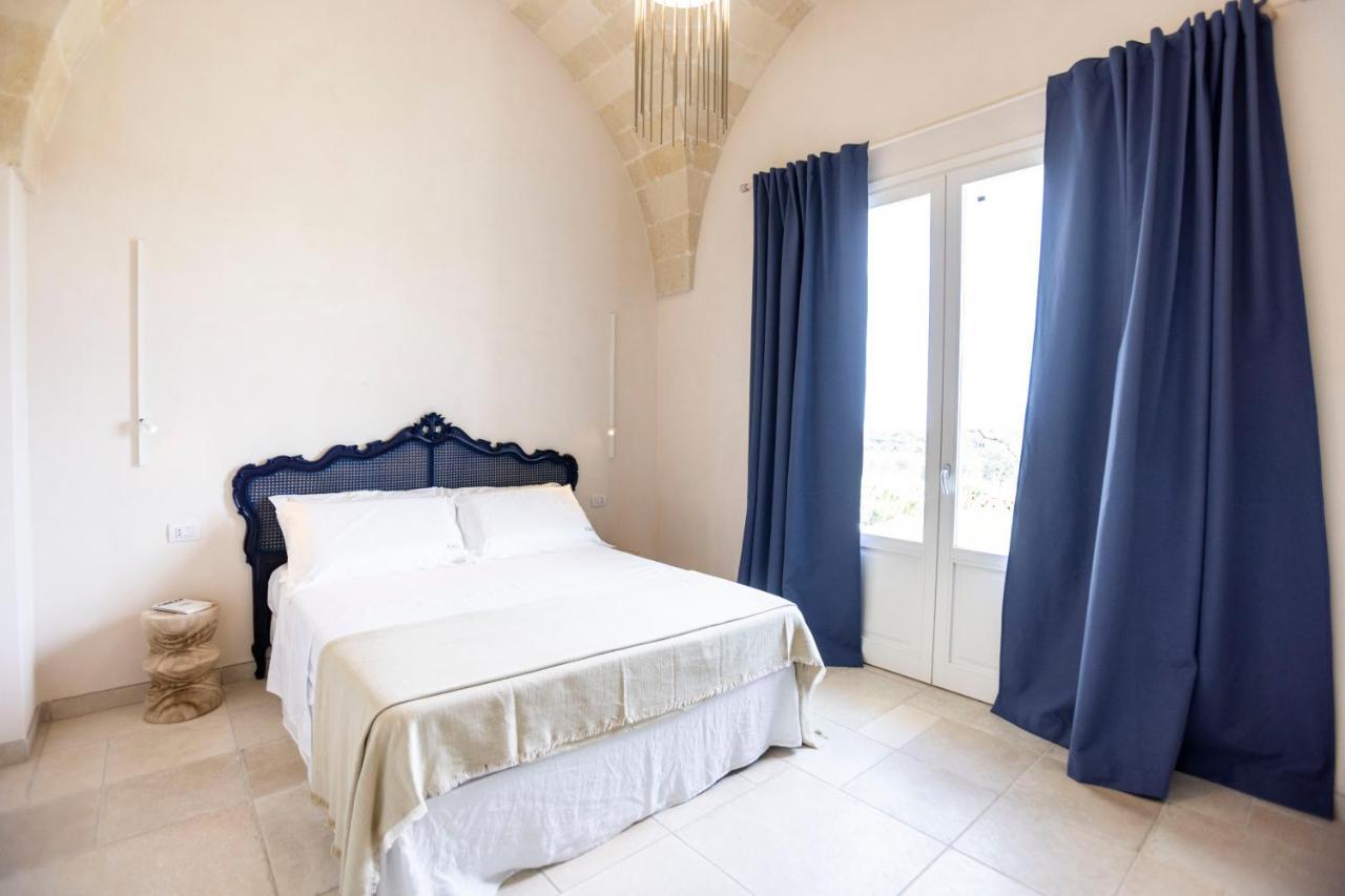 Dimora La Scaledda Bed & Breakfast Serranova Стая снимка